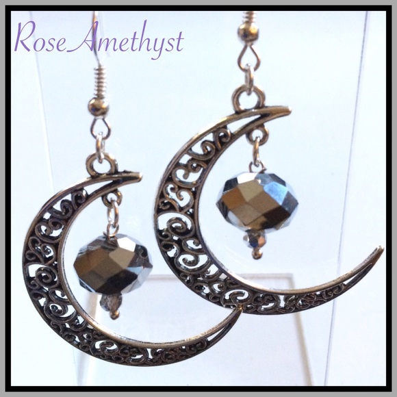 Jewelry - Crescent Moon Earrings